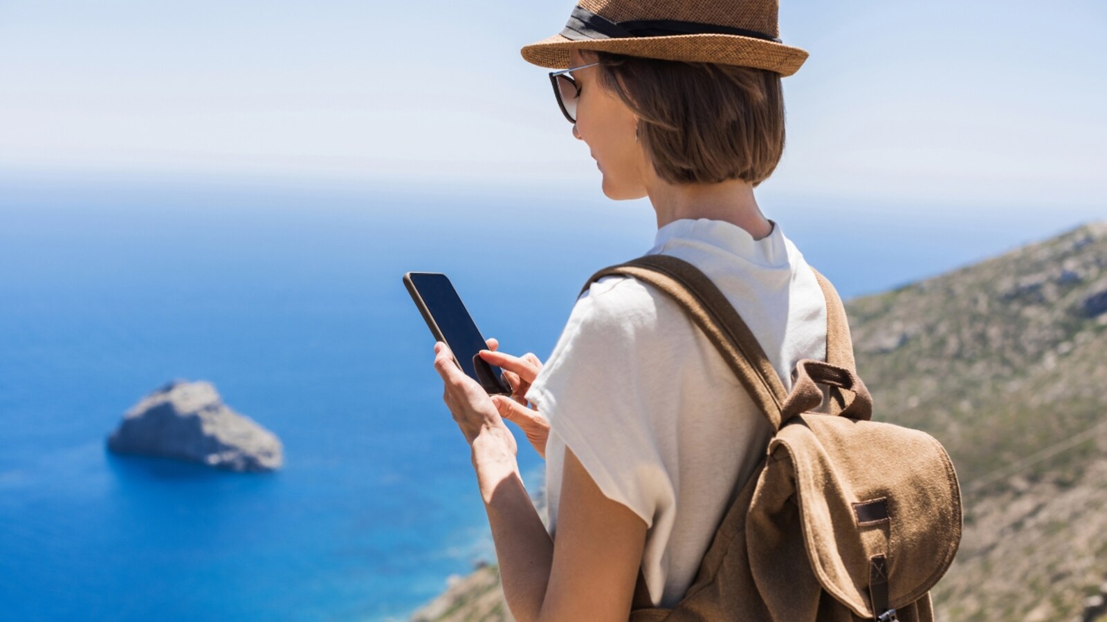 Top 10 Must-Have Travel Gadgets for 2025 | Smart Tech for Travelers